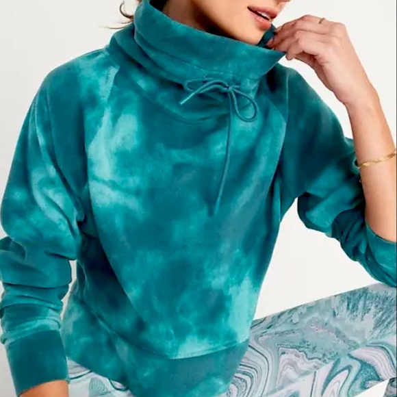 Old Navy Go-Warm Cropped Microfleece Funnel-Neck Sweatshirt - Picture 3 of 12